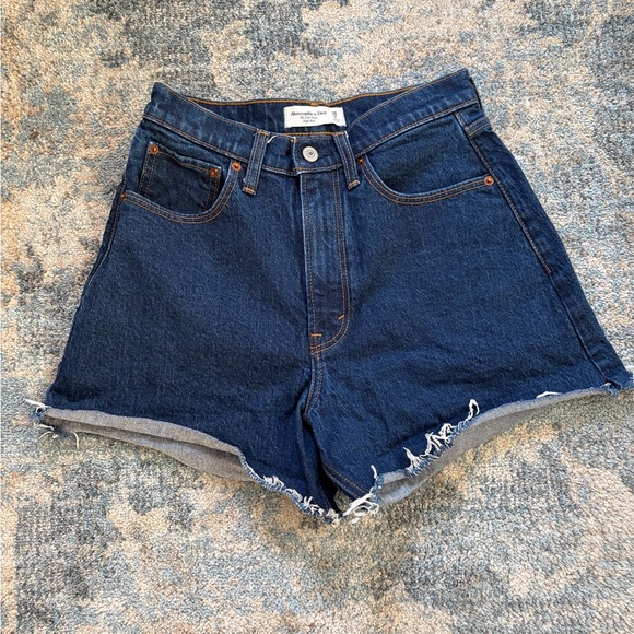 Abercrombie & Fitch Curve Love High Rise Dad Short - Picture 2 of 3